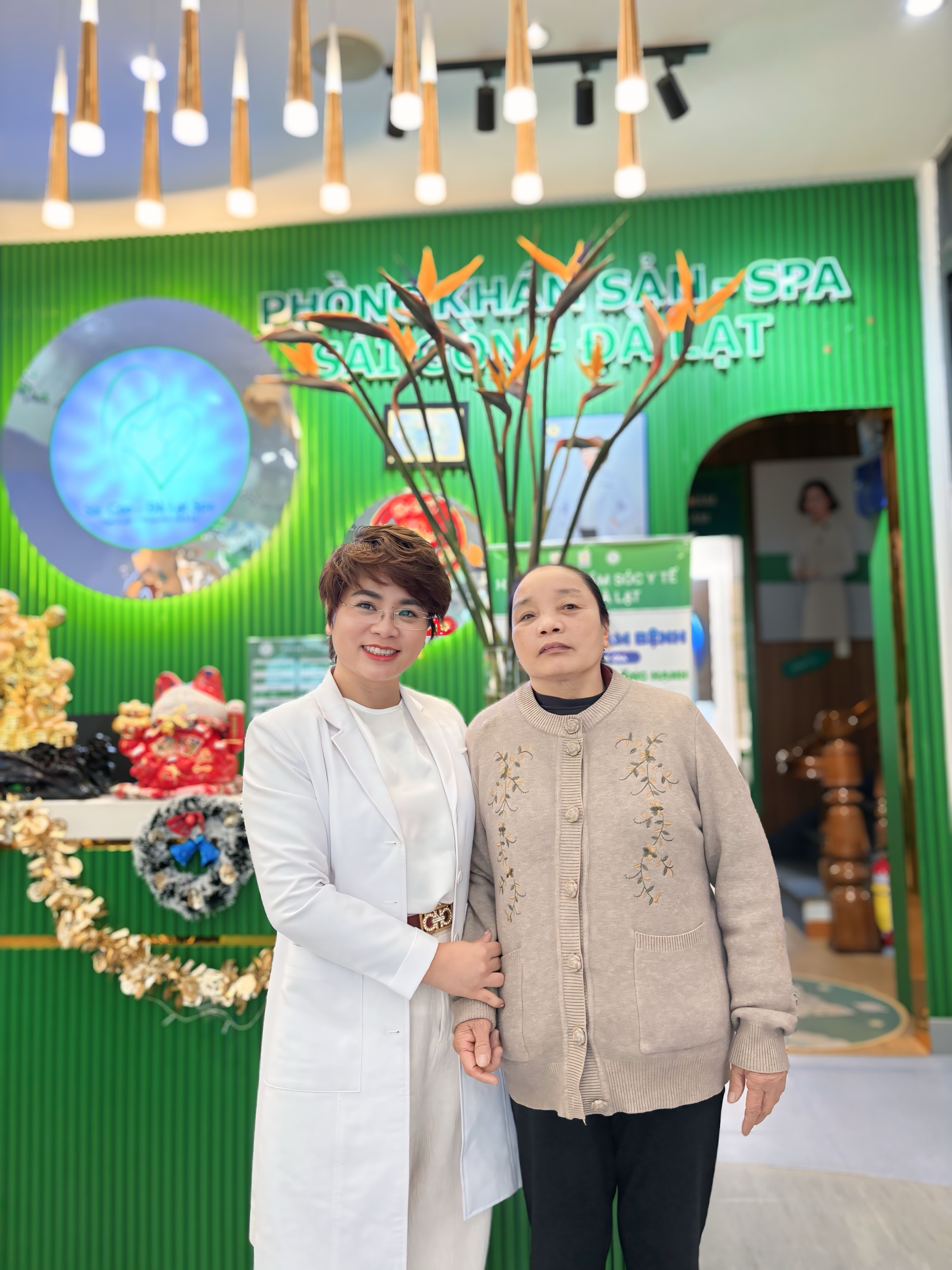 Bác sĩ đồng hành cùng bệnh nhân